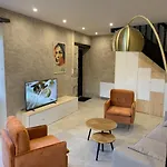 Hébergement de vacances La Maison Des Ecureuils - *